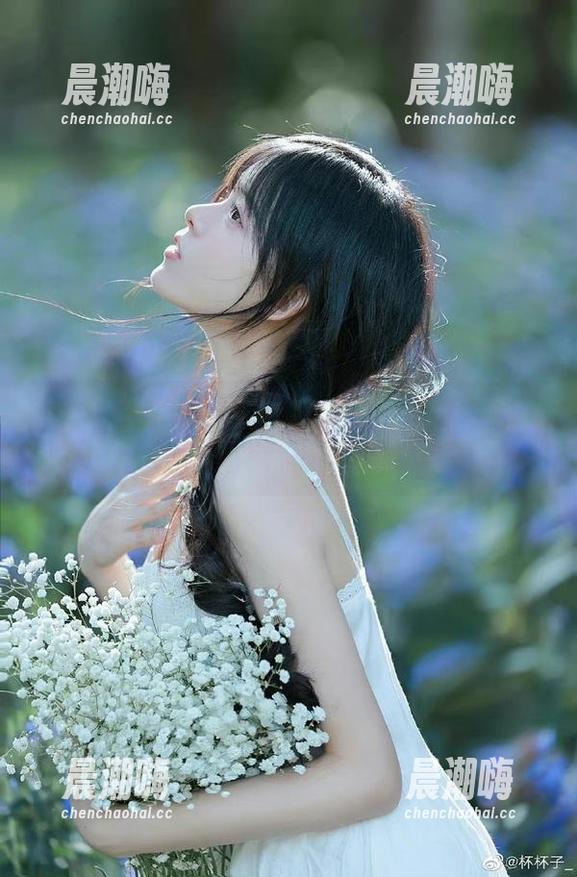 cg网 听说cg网苹果版的瓜真甜!咔嚓一口,吃到停不下来!
