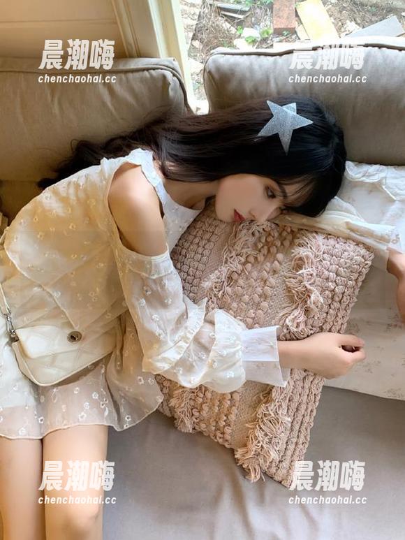zzzttt 每次在zzztttvip上观看,都会觉得生活像是一出戏