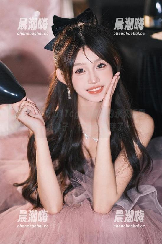 吃瓜17cgcg隐藏的永久话题，像一粒种子，在心里发芽了…