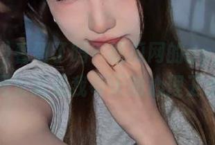 看到了吗?吃瓜网的app,嗨?那网址就是我每天的心理卫士!