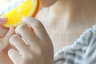 我要吃瓜app发布会现场,维密天使都可能情不自禁留下了瓜!