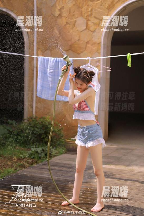 草地上攀爬的瓜你可得注意，永不迷路，黑料不打烊，官网最新揭晓啦！
