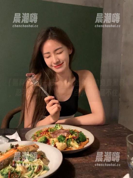 黑料社 赌一把!黑料社今日的免费黑料,忍不住靠近,心里那点小期待藏不住。