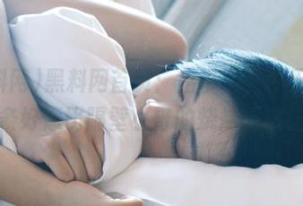 黑料网首页:出事了,今天的头条好像比隔壁小哥的烧烤还热!