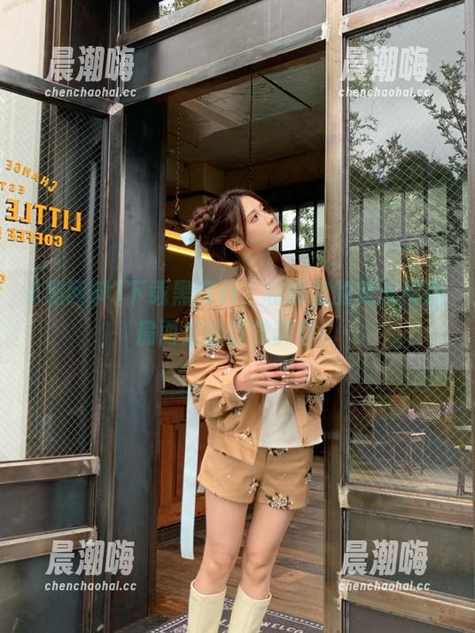 黑网料 下载黑网料,和明星的荧光圈擦肩而过的感觉真妙!